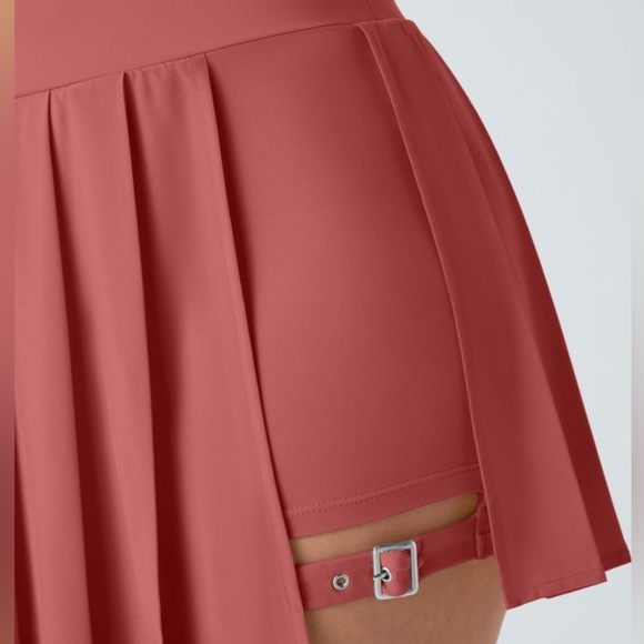 Halara Breezeful High Waisted Pleated 2-in-1 Side Pocket Adj Buckle Leg Skirt - Picture 4 of 6